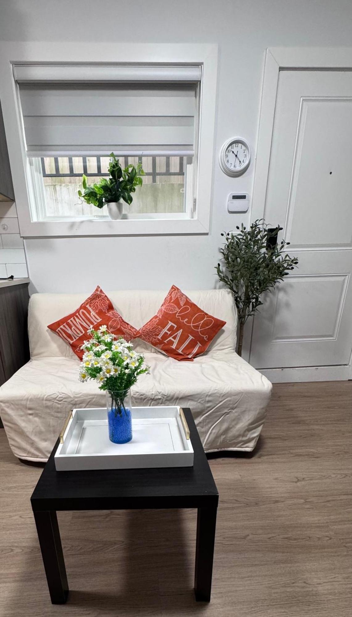 Sweet Home 2 Bedroom Suite Surrey Exteriör bild